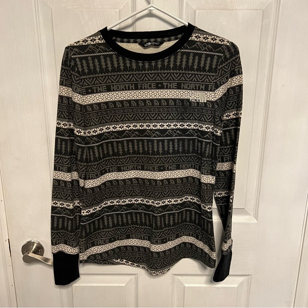 5/$100 The North Face Black/Cream top
